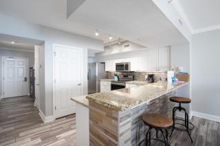 Brand New Throughout! Emerald Beach - Gulf Front! Sleeps 8! - Panama City Beach - 9