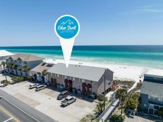 Directly On The Beach! First Floor Sundeck! Near Pier Park! Sleeps 6! - Panama City Beach - 2