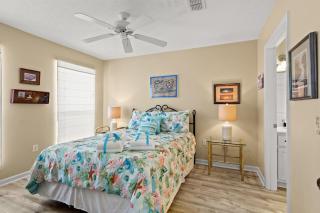Vacation in This Gorgeous 2-Story Home! 3 BR 3 BA! Sleeps 8! - Panama City - 5