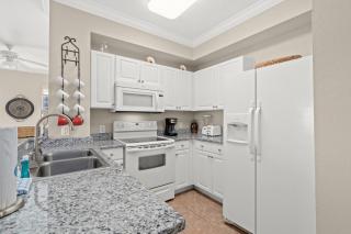 Corner Unit! Wall To Wall Ocean Views! Close To Pier Park! - Panama City Beach - 2