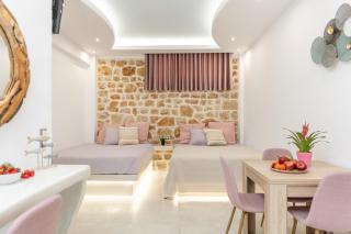 Katerina Roza Studios - Heartfelt Hospitality in the City - Naxos Chora - 8