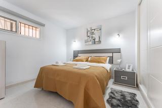 Coastal Charm Renovated 2Bed Apt, Pool, Sea Views - Benalmádena - 5