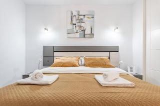 Coastal Charm Renovated 2Bed Apt, Pool, Sea Views - Benalmádena - 4
