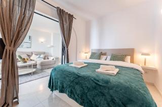 Coastal Charm Renovated 2Bed Apt, Pool, Sea Views - Benalmádena - 1