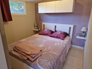 Chalet de 25 m2 avec jardin, piscine et spa uniquement accessible en juin sept - 2