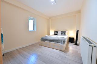 City Apartments near Seven Sisters - 1