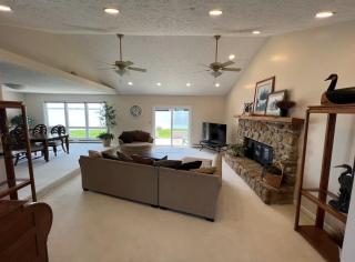 4 Bedroom Lakefront Home with Private Beach on Cedar Point Chaussee - 8