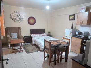 Budget Studio Apartment - with Fast Wifi and Netflix - Nairobi - 6