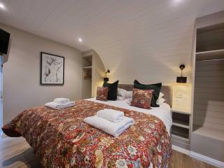 Chestnut Lodge with Hot Tub - 8