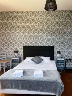 The Rooms of Vilmorais - Red - 3