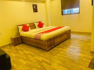Hotel Shiv Inn - Gandhinagar - 1