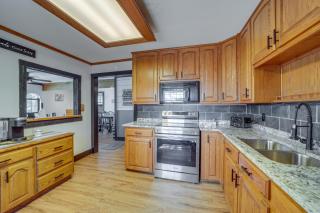 Private Boat Slip and Dock Lakefront Grove Retreat! - Grove - 4