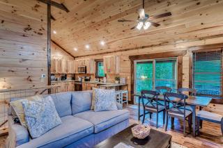 Modern Mountain Cabin! Hot Tub! Near Downtown! - Gatlinburg - 3