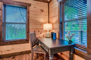 Modern Mountain Cabin! Hot Tub! Near Downtown! - Gatlinburg - 2
