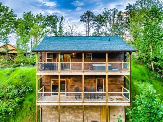 Modern Mountain Cabin! Hot Tub! Near Downtown! - Gatlinburg - 6