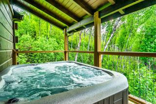 Modern Mountain Cabin! Hot Tub! Near Downtown! - Gatlinburg - 9