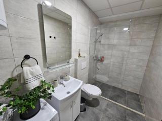 Nightingale's Signature Suite - 8