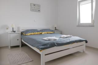 Apartments Zanic with private swimming pool and sea view - Starigrad-Paklenica - 1