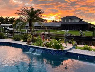 Awesome Location with Dock, Pool, Bicycles & Kayaks - Cape Coral - 0