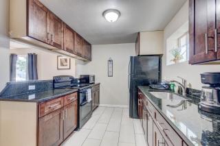 7min light rail walk - Royal Blue Lakewood Retreat - 9