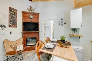 Near Main Street with Hot Tub Retreat in Hiawassee! - Hiawassee - 8