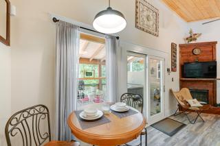 Near Main Street with Hot Tub Retreat in Hiawassee! - Hiawassee - 5