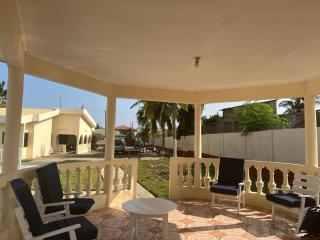 Exclusive Holiday Villa with Pool in Accra - Accra - 3
