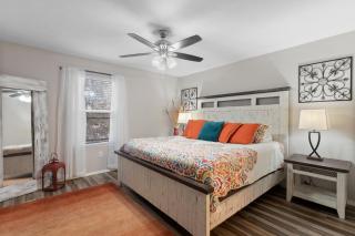 The Farmhouse - Branson - 8