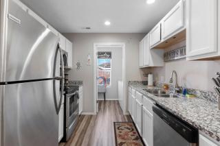 The Farmhouse - Branson - 6
