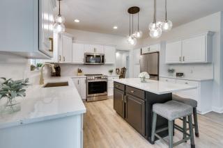 Prime Peoria Retreat w/ Deck & Fireplace! - 9