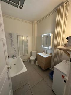 Beautiful bright studio - close to the Seine - 1