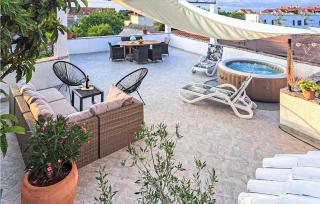 3 Bedroom Beautiful Apartment In Mirca - 5