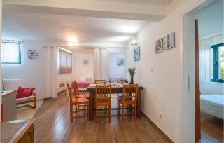 3 Bedroom Beautiful Apartment In Mirca - 1