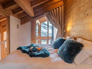 Chalet luxueux avec accès pistes, sauna, parking couvert et Wi-Fi, proche télécabine et 3 Vallées - FR-1-344-734 - 2