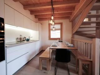 Chalet luxueux avec accès pistes, sauna, parking couvert et Wi-Fi, proche télécabine et 3 Vallées - FR-1-344-734 - 1