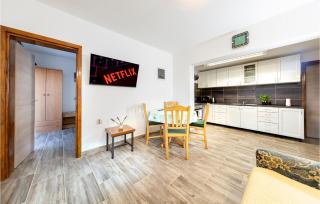 Gorgeous Home In Pomer With Wifi - 6