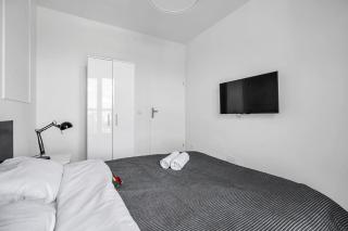 Rondo Daszyńskiego Apartments N3 - 8th Floor, City View, Subway - by RENTUJEMY - 4