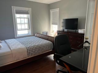 Airport room 33 - 2