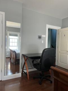 Airport room 33 - 1