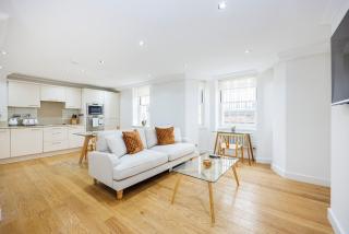 2 bed just off Tottenham Ct Rd, 2 min to Goodge St - London - 8