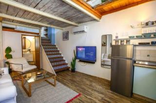 Magical 2 Story Old Jaffa Loft - 2