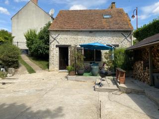 maison en pierre atypique sur jardin paysagé - - 0