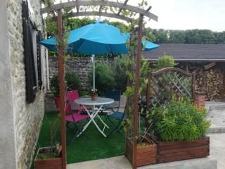 maison en pierre atypique sur jardin paysagé - - 8