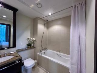 Durrani Homes - Alluring 5BR Penthouse with Burj Khalifa and Fountain View - Dubai - 2
