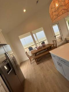 Beauty on the Beach Gulf Luxury w/ Gorgeous Views - Gulfport - 4