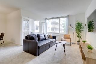 Awesome 1 BR Apt + Den At Crystal City With Gym - Arlington - 0