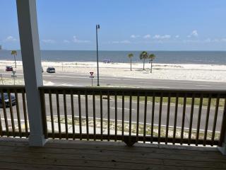 Beauty on the Beach Gulf Luxury w/ Gorgeous Views - Gulfport - 8