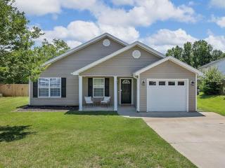 Rustic Retreat 3bdr/2bath - - 6