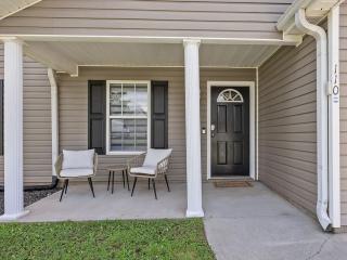 Rustic Retreat 3bdr/2bath - - 7