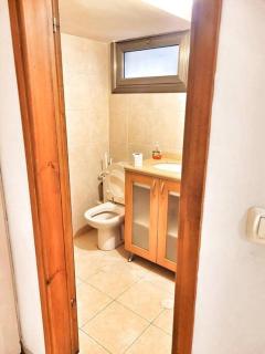 Spacious 4 Bedroom in a Quiet Area in Tel Aviv - Tel Aviv - 1
